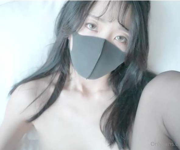 HongkongDoll-最新私信短片，黑丝玩偶姐姐打粑粑